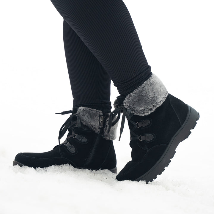 Bottes d'hiver Tamika pour femmes en suède avec crampons rétractables