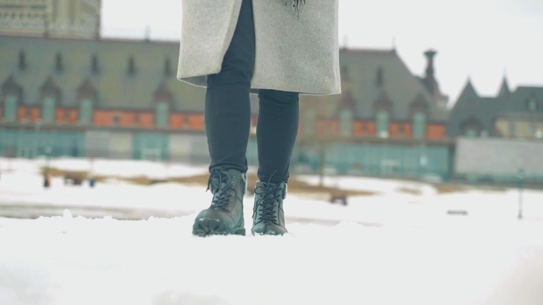 Bottes d'hiver pour femmes Aisha en cuir imprimé croco avec crampons rétractables