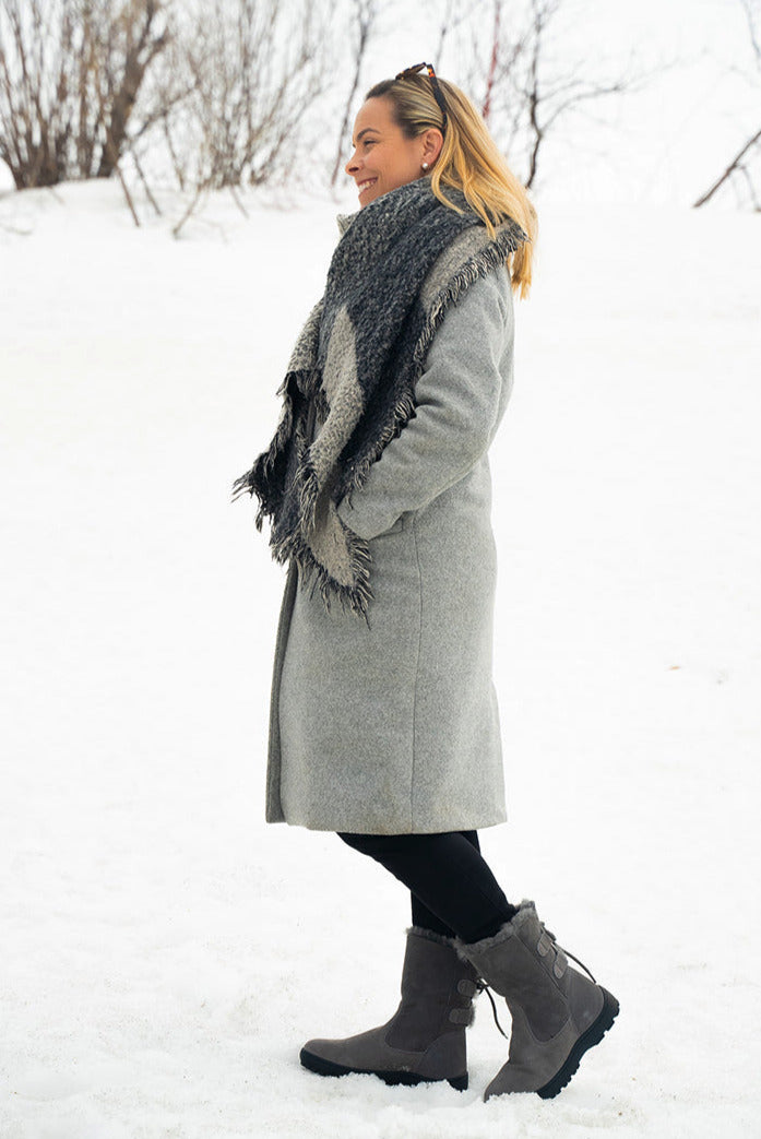 Kalinda Women's Winter Boots in Sheepskin with Retractable Cleats